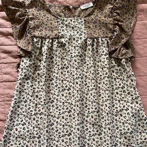 Adorable Flowy Top *LIKE NEW*